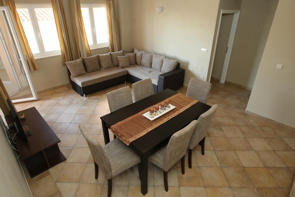 Sea View Apartments Nina فرسي المظهر الخارجي الصورة